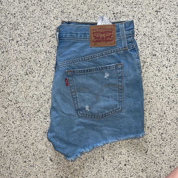 Levi 501 shorts size 27 - Picture 5 of 5